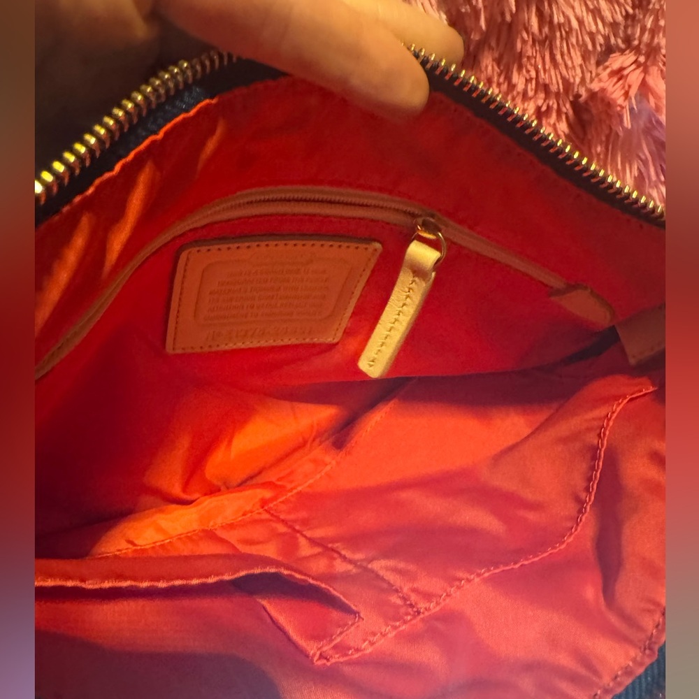 Coach Signature Swingpack Crossbody Bag - Picture 3 of 9